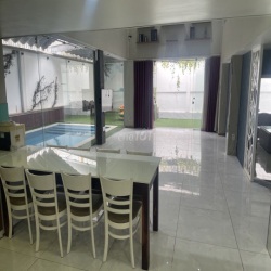 Cho thuê biệt thự, có hồ bơi.