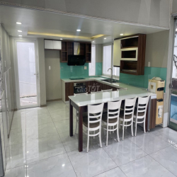 Cho thuê biệt thự, có hồ bơi.