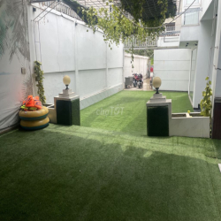 Cho thuê biệt thự, có hồ bơi.