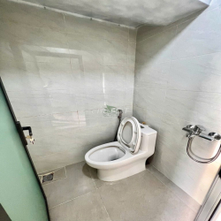 CHO THUÊ MẶT BẰNG SẴN CỬA KÍNH MÁY LẠNH KHU PHƯỚC LONG GIÁ 5 TRIỆU