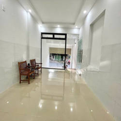 CHO THUÊ MẶT BẰNG SẴN CỬA KÍNH MÁY LẠNH KHU PHƯỚC LONG GIÁ 5 TRIỆU