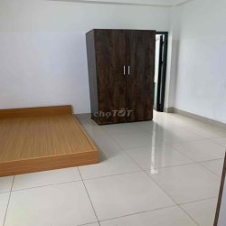 Phòng trọ 38m2 có thang máy cạnh trường Maketting Q7