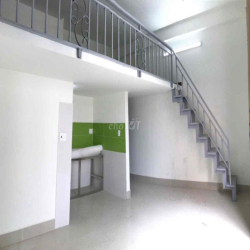 Phòng trọ 38m2 có thang máy cạnh trường Maketting Q7