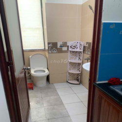 Phòng trọ 38m2 có thang máy cạnh trường Maketting Q7