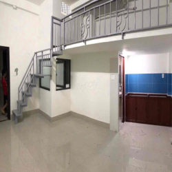 Phòng trọ 38m2 có thang máy cạnh trường Maketting Q7