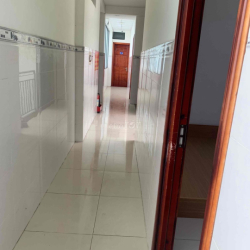 Phòng trọ 38m2 có thang máy cạnh trường Maketting Q7