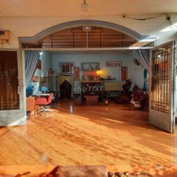 Nhà ngay Chùa Phật Quốc Vạn Thành