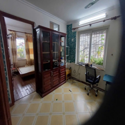 Cho thuê nhà tầng 5 khu tập thể gần Hồ Hoàn Kiếm, phường Chương Dương