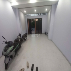 Cho thuê nhà mới xây Phạm Hùng, Q8: 5x20m, 3 tầng, có thang máy