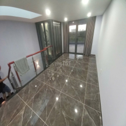 Cho thuê nhà mới xây Phạm Hùng, Q8: 5x20m, 3 tầng, có thang máy
