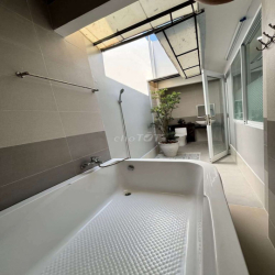 Nhà phường 7 195 m²