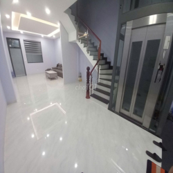 Cho thuê nhà mới xây Phạm Hùng, Q8: 5x20m, 3 tầng, có thang máy