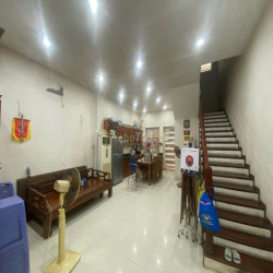 Cho thuê mặt bằng 150m2 tầng 1 phù hợp làm văn phòng, shop