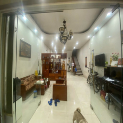 Cho thuê mặt bằng 150m2 tầng 1 phù hợp làm văn phòng, shop