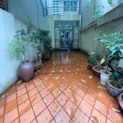 Cho thuê mặt bằng 150m2 tầng 1 phù hợp làm văn phòng, shop