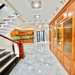 nhà ĐẸP y hình 4 x 18 có 5pn 5wc sân thượng