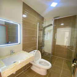 nhà ĐẸP y hình 4 x 18 có 5pn 5wc sân thượng