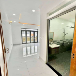 nhà ĐẸP y hình 4 x 18 có 5pn 5wc sân thượng