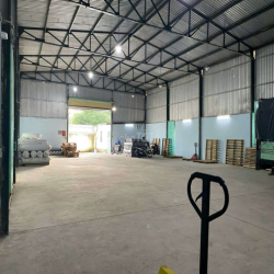 Cần Cho thuê kho Xưởng TTN Q12 .DT 16 x40 gác Lửng 300m. giá 70 triệu