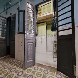 Cho thuê phòng máy lạnh, có gác, giờ tự do, gần đường Phạm Văn Đồng