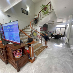 Cho thuê Nhà 3 tầng đủ đồ đẹp ở ngõ 437 Đà Nẵng