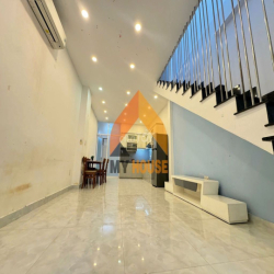 HÀNG TỐT GIÁ RẺ NHÀ PHỐ 2PN THẢO ĐIỀN CÓ SÂN CHILL ĐƯỜNG Ô TÔ CHỈ 22CÁ