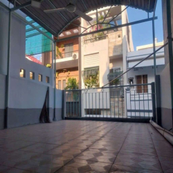 Nhà Mới, HXH - 4x15m, trệt 1 lầu sân thượng