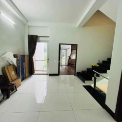 CHO THUÊ NHÀ: TRỆT 1 LẦU - FULL NỘI THẤT XỊN - KDC NAM LONG,  __ -- GI