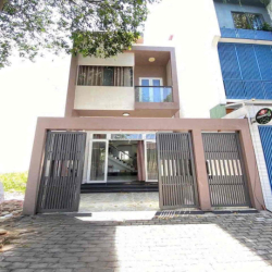 CHO THUÊ NHÀ: TRỆT 1 LẦU - FULL NỘI THẤT XỊN - KDC NAM LONG,  __ -- GI