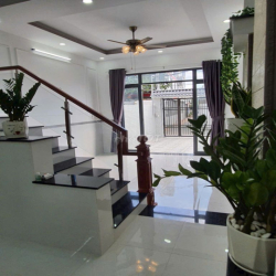 Cho thuê nhà nguyên căng đường số 10 linh xuân thủ đức.