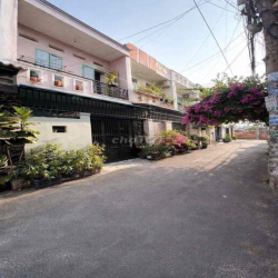 NHÀ PHỐ 4.5M x 12M ĐÚC 2 TẤM HẺM NHỰA 5M . ĐƯỜNG LÂM THỊ HỐ . Q12