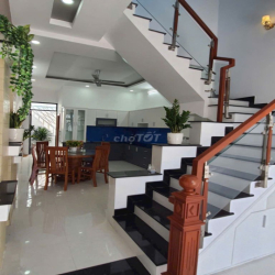 Cho thuê nhà nguyên căng đường số 10 linh xuân thủ đức.