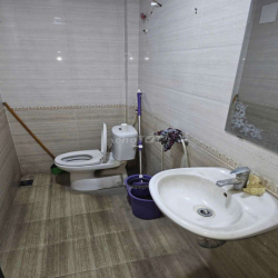 Cho thuê văn phòng 100m2 mặt đường Ngô Xuân Quảng