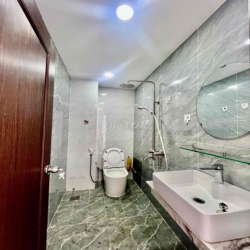 Nhà DT 250m2 1Trệt 1Lừng 3Lầu 5Pn 5Wc Sân Thượng, cho làm CHDV
