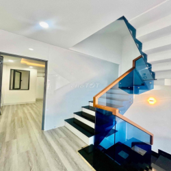 Nhà DT 250m2 1Trệt 1Lừng 3Lầu 5Pn 5Wc Sân Thượng, cho làm CHDV