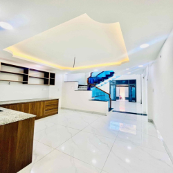 Nhà DT 250m2 1Trệt 1Lừng 3Lầu 5Pn 5Wc Sân Thượng, cho làm CHDV