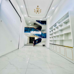 Nhà DT 250m2 1Trệt 1Lừng 3Lầu 5Pn 5Wc Sân Thượng, cho làm CHDV