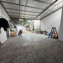 nhà cho thuê nguyên căn đường xe tải rộng rãi cầu an lộc q12