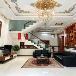 Cho thuê nhà hẻm xe hơi Hiệp Thành, Q12. 5,5m x 10m,1tr,2lầu.4pn,4wc