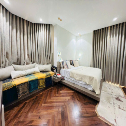 Biệt thự đơn lập Mỹ Văn 300m2, có hồ cá koi, nội thất cực đẹp, ở liền