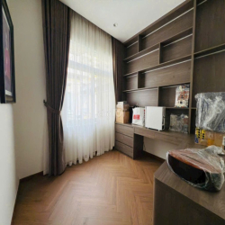 Biệt thự đơn lập Mỹ Văn 300m2, có hồ cá koi, nội thất cực đẹp, ở liền
