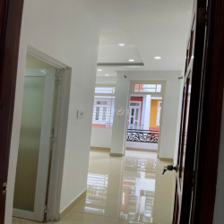NHÀ ĐẸP 1 TRỆT 3 LẦU - 5 PHÒNG 4WC - ĐỐI DIỆN VẠN PHÚC CITY - QL13 HBP