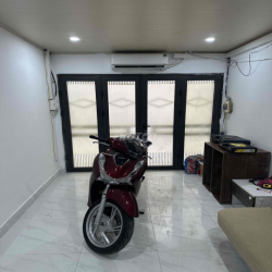 Tập thể tầng 1 ở + KD đi ra Đê La thành mới 20m