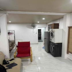 Tập thể tầng 1 ở + KD đi ra Đê La thành mới 20m