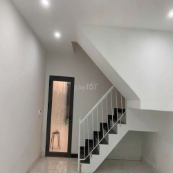 Cho thuê nhà,100m2,  3 tầng kinh doanh văn phòng, khách sạn, lớp học