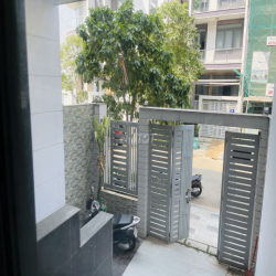 Nhà thiết kế chuẩn văn phòng 20-25 nhân sự không gian làm việc riêng