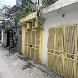 Tập thể tầng 1 ở + KD đi ra Đê La thành mới 20m