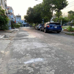 NHÀ VIEW CÔNG VIÊN CHO THUÊ KHU 38HA