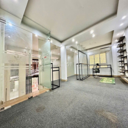 Cho thuê văn phòng 50m2 tại Nguyễn Chí Thanh nhà mới 100%