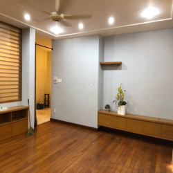 Cho Thuê Nhà Út Tịch, P.4, Q.Tân Bình, DT:10x20m, trệt, 2 lầu